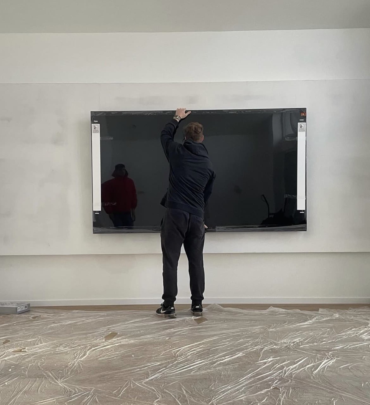 Montáž televízora na stenu — realizácia Montáž TV Bratislava